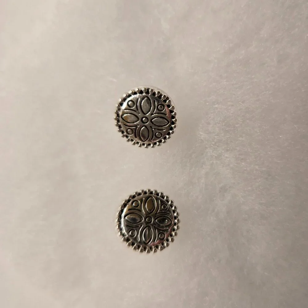 Napier pierced earrings. NWT - Picture 3 of 5